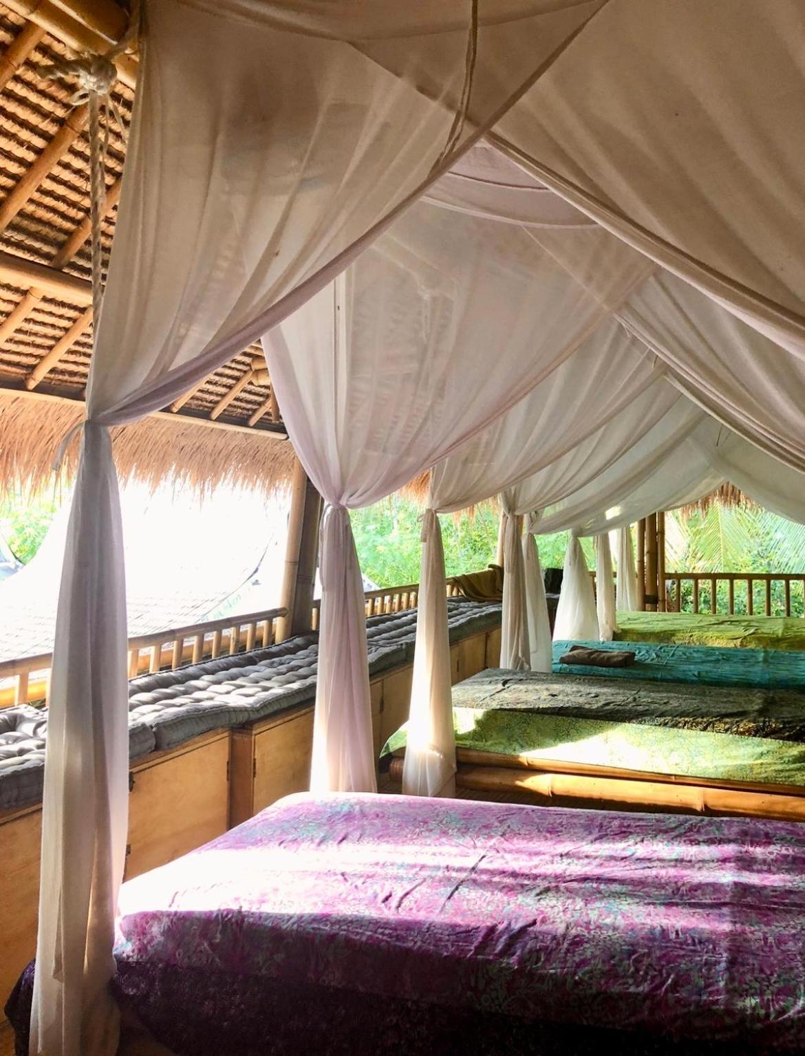 Captain Coconuts Hotel